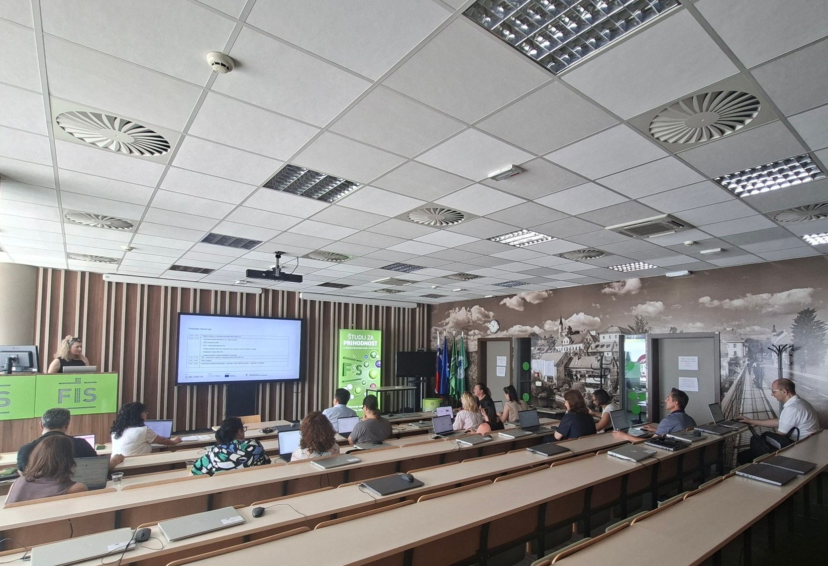 Na FIŠ-u potekal 3. sestanek konzorcija projekta SRC-EDIH 2.0